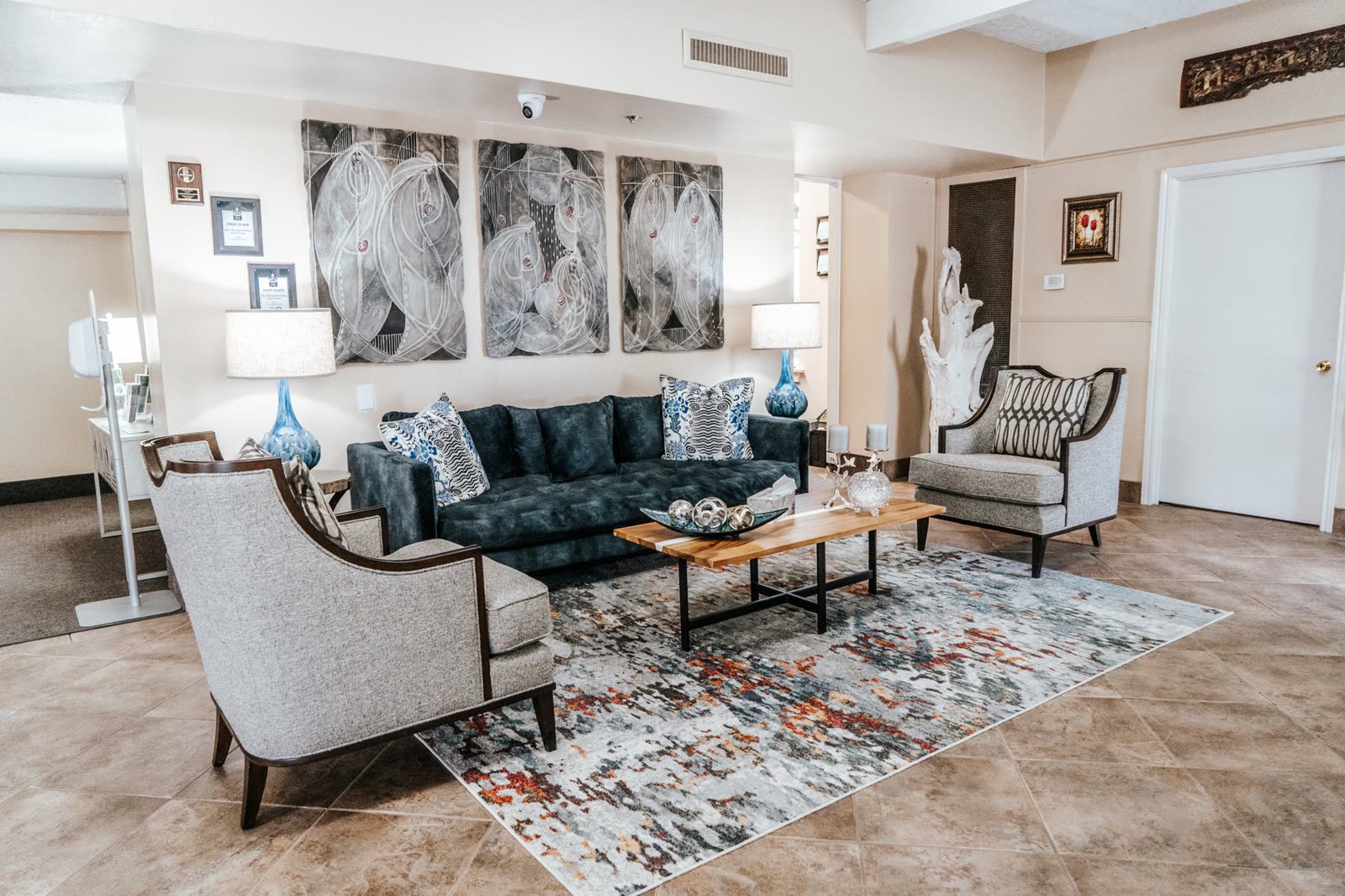 The front lobby receiving area at the Waxahachie funeral home, with a sofa, armchairs and soft lamplight